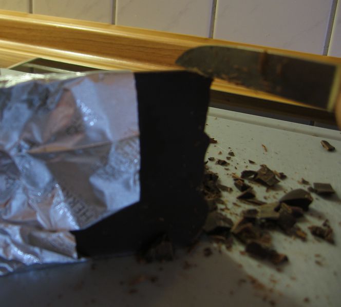 Datei:Herrencreme Schokolade Schneiden.jpg