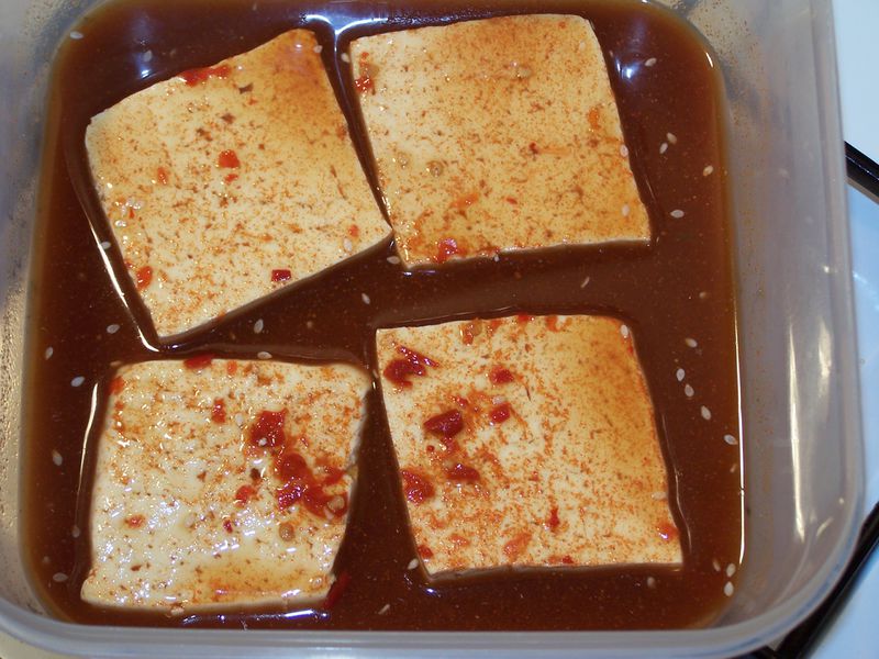 Datei:Tofu-marinieren.jpg