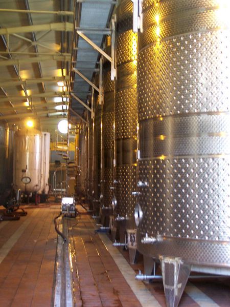 Datei:Weinherstellung auf Rhodos.jpg