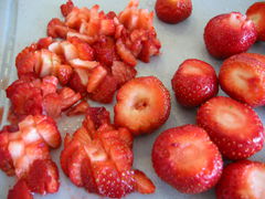 Erdbeeren würfeln