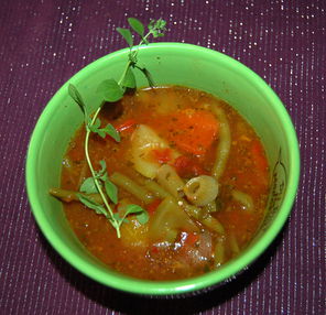 Gemüsesuppe mit Kräuter-Pistou