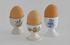 Eierbecher aus Porzellan