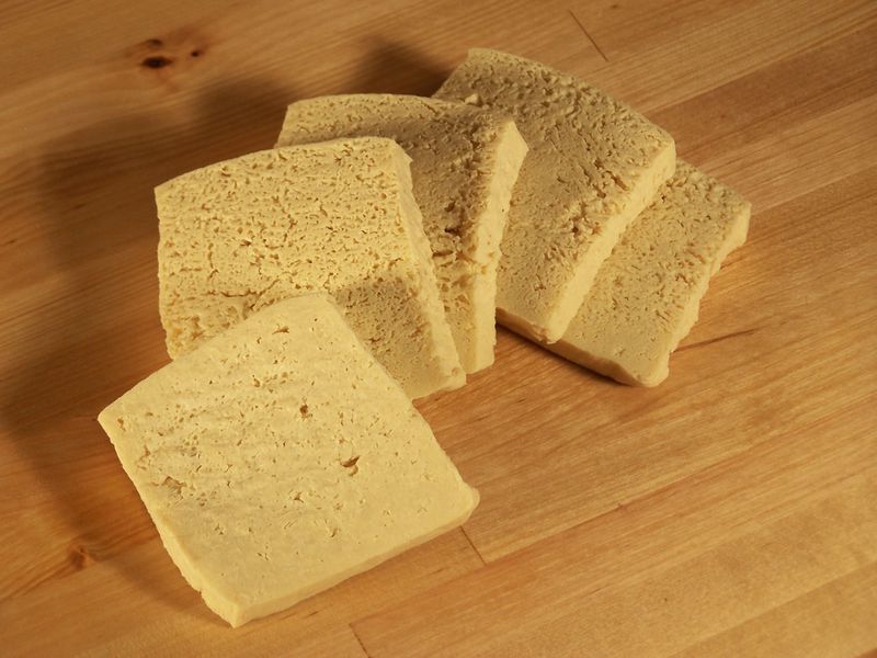 Datei:Tofu-gefroren-geschnitten.jpg