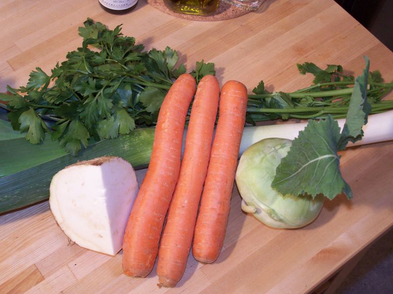 Datei:Rindfleischsuppe-zutaten.jpg