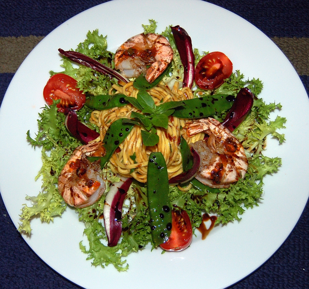 Nudelsalat mit Zuckerschoten und gebratenen Scampi – Koch-Wiki