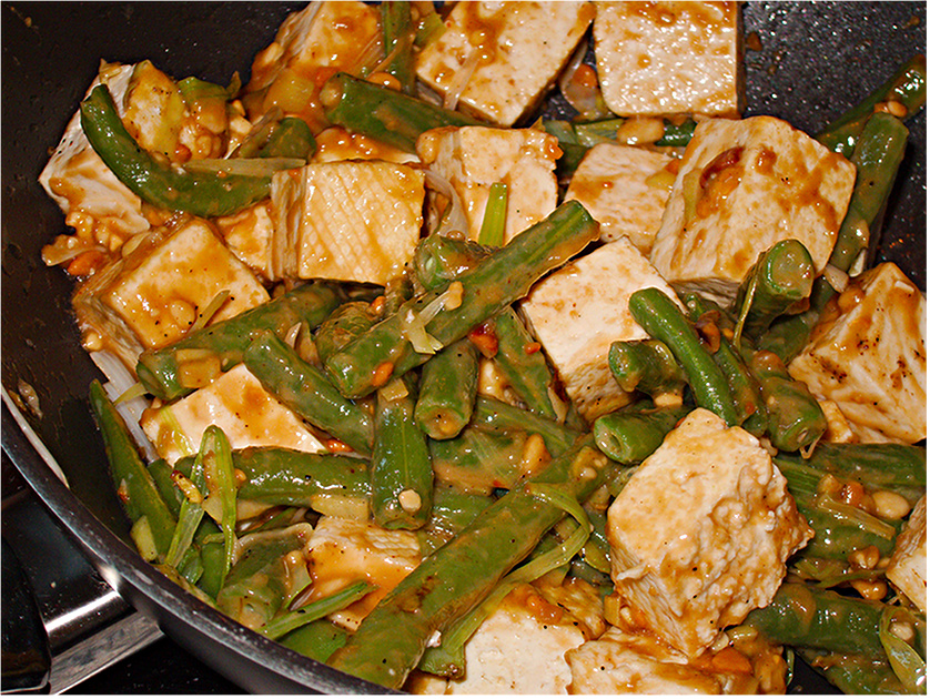 Tofu mit Stangenbohnen und Erdnusssauce – Koch-Wiki