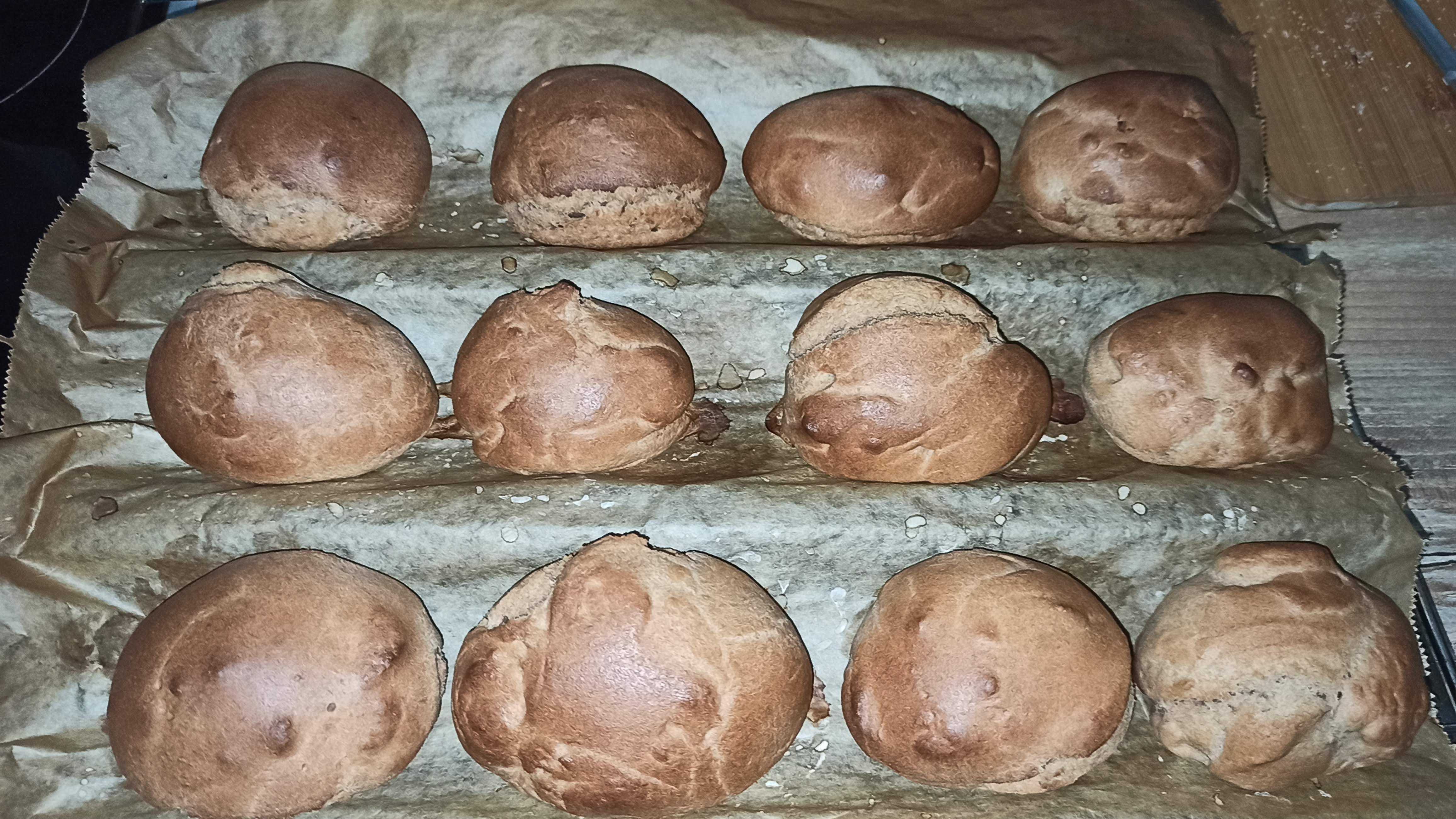 Datei:Brötchen aus Rezept Helles Brot.jpg