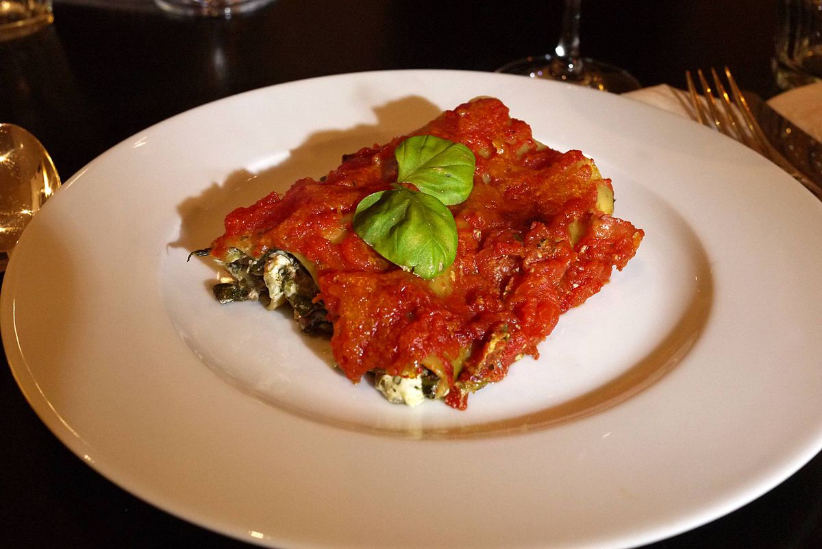 Cannelloni mit Spinat-Schafskäse-Walnussfüllung in Tomatensauce – Koch-Wiki