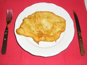 Lángosteig mit Pellkartoffeln