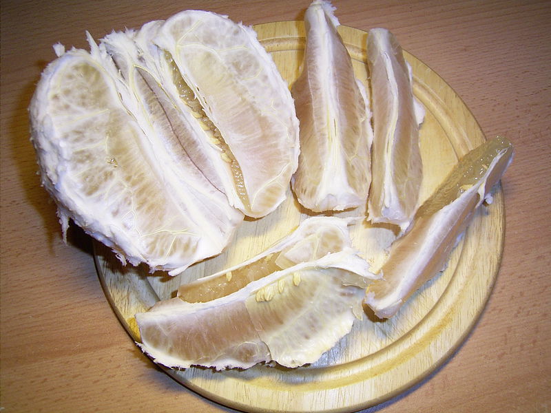 Datei:Pomelo geschält.jpg