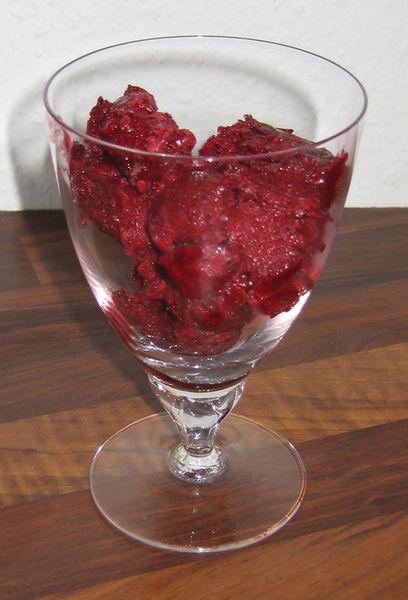 Datei:Bes cremiges schwarzes johannisbeersorbet.jpg