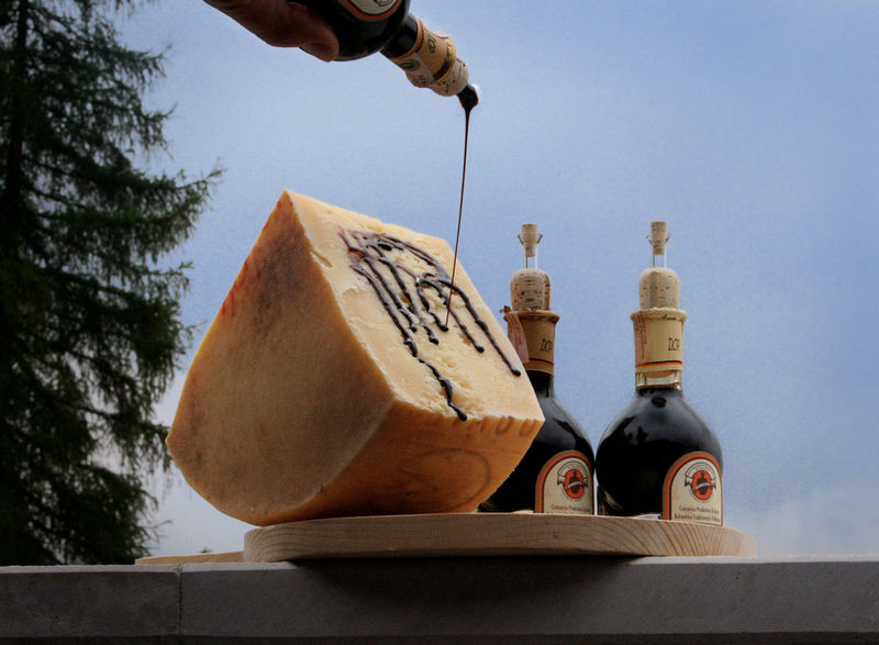 Datei:Asiago e aceto balsamico.jpg