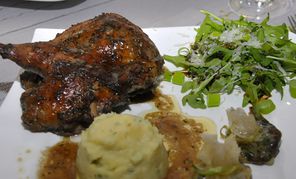 Fasan aus dem Backofen mit Kartoffel-Sellerie-Püree, Rucola-Salat und Pilz-Säckchen