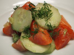 Tomatensalat mit Gurken