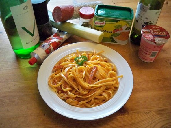 Feurige Bandnudeln mit Salami und Lauch – Koch-Wiki
