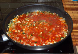 Tomatisieren und mit dem Saft aufgießen.