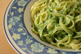 Pesto aus Feldsalat