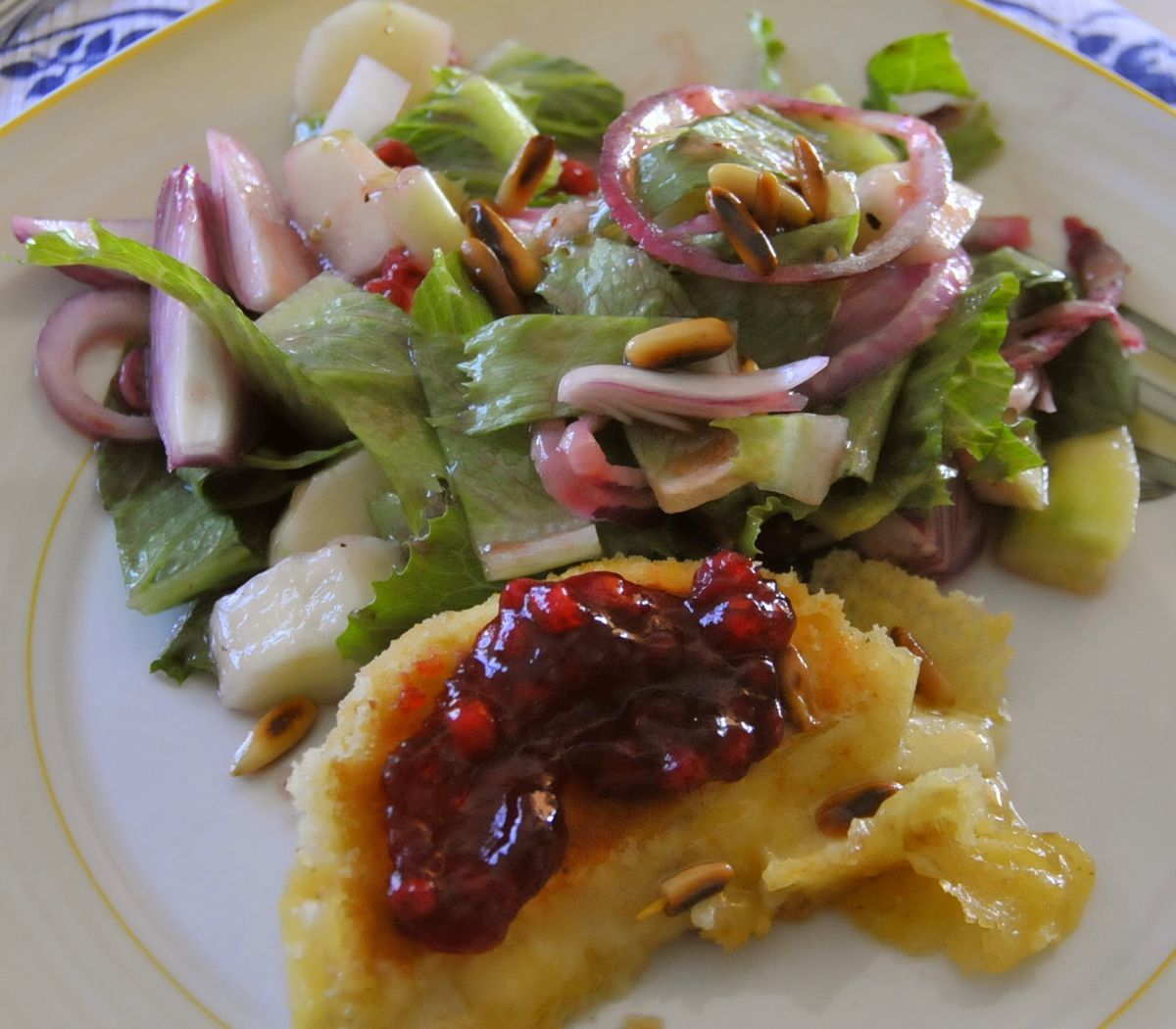 Gebackener Camembert mit Salat – Koch-Wiki