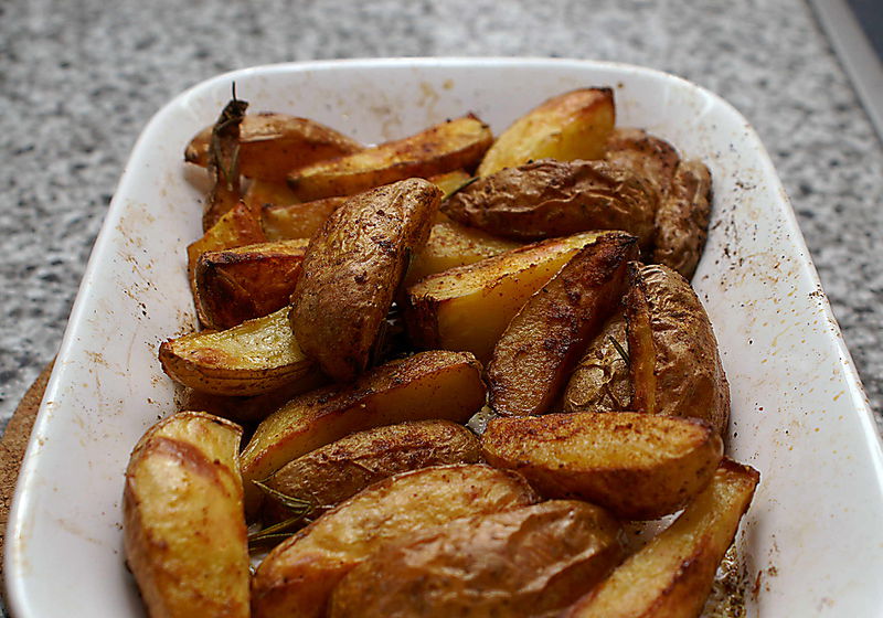 Datei:Kartoffelspalten, gebacken.jpg