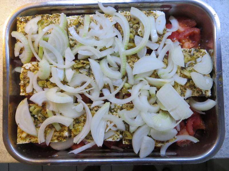 Datei:Überbackener Feta mit Tomatensauce Vorbereitung.jpg