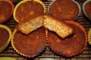 Haselnussmuffins mit Bananenstücken