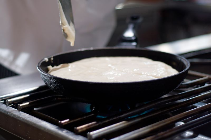 Datei:Kaiserschmarrn teig pfanne.jpg