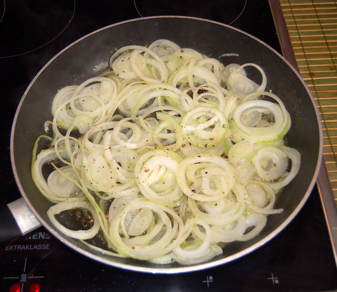 Datei:Zwiebel-Tomatenrührei1.jpg