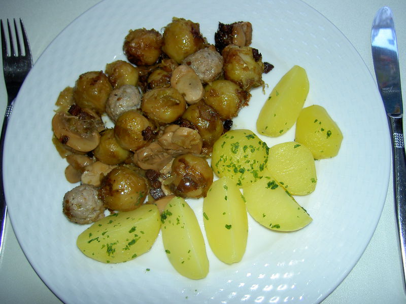 Datei:Speck Rosenkohl mit Klößchen.jpg