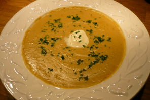 Linsencremesuppe mit Räucherforelle oder Weinbergschnecken