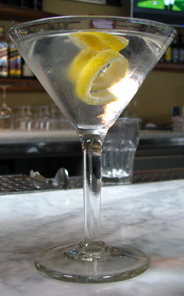 Datei:Vesper Cocktail.jpg