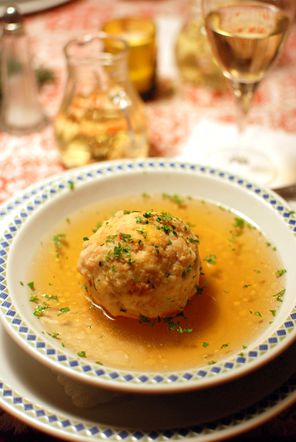 Südtiroler Speckknödelsuppe