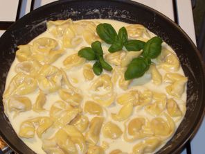 Tortellini in Käse-Sahne-Sauce