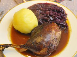 Entenbraten mit Apfel-Bucheckern-Füllung