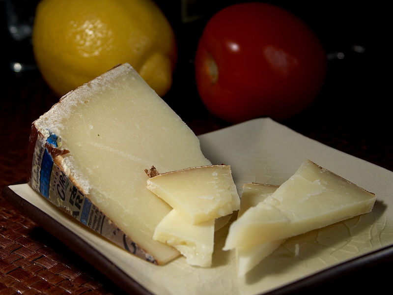 Datei:Pecorino Sardo Cheese.jpg