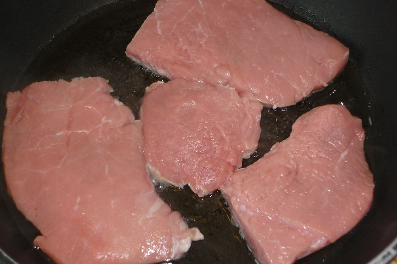 Datei:Kalbssteaks Soubise 3.jpg