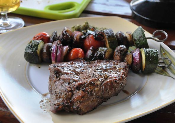 Pfeffersteaks mit Petersilien-Mandel-Pesto – Koch-Wiki