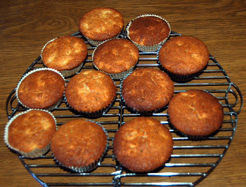 Datei:ApfelHaselnussMuffins01.jpg