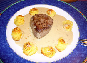 Rinderfilets mit Roquefortsauce