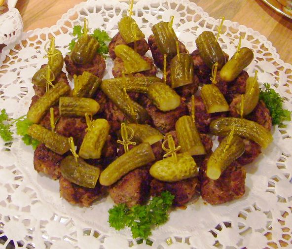 Frikadellenbällchen mit Gewürzgurken – Koch-Wiki