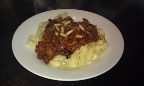 Tagliatelle in Weißweinsauce mit getrockneten Tomaten