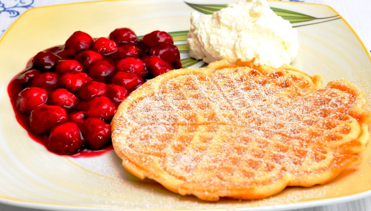 Zimt-Waffeln mit Schattenmorellen – Koch-Wiki