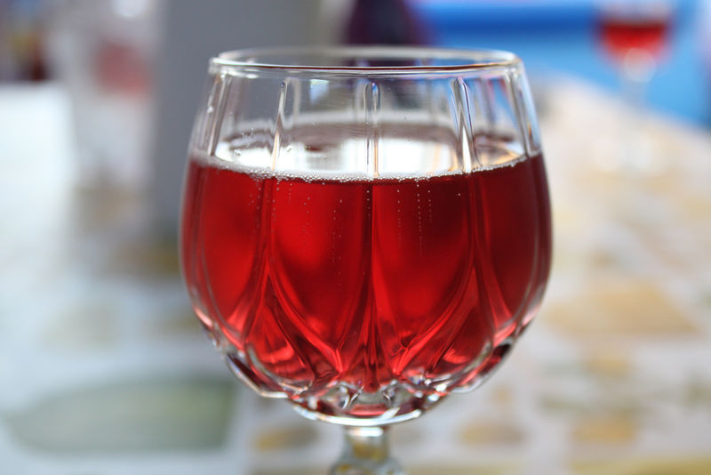 Datei:A glass of Lambrusco.jpg