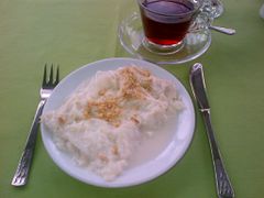 Güllaç and Turkish tea.jpg