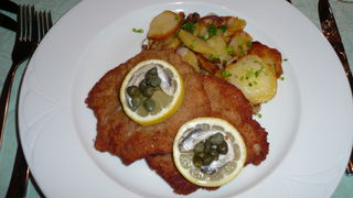 Wiener Schnitzel mit Sardellen und Kapern