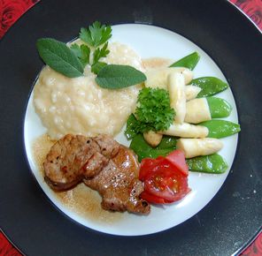 Risotto mit Spargelköpfen und Zuckerschoten