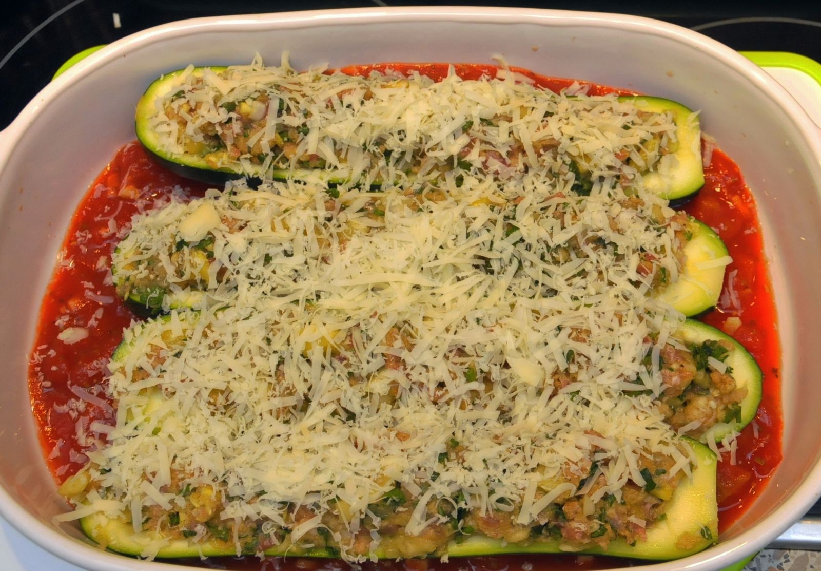Datei:Zucchini, gefüllt-3-CTH.JPG – Koch-Wiki