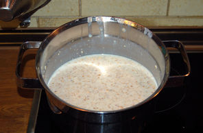 Haferflockensuppe mit Milch