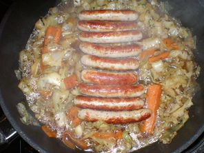 Spitzkohl mit Bratwurst