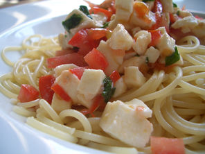 Pasta mit roher Tomatensoße