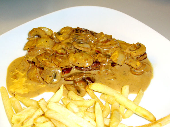 Schnitzel in Zwiebel-Champignon-Sahnesauce – Koch-Wiki